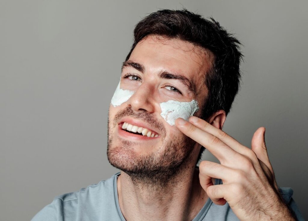 What Are the Main Benefits of a Man Getting a Facial